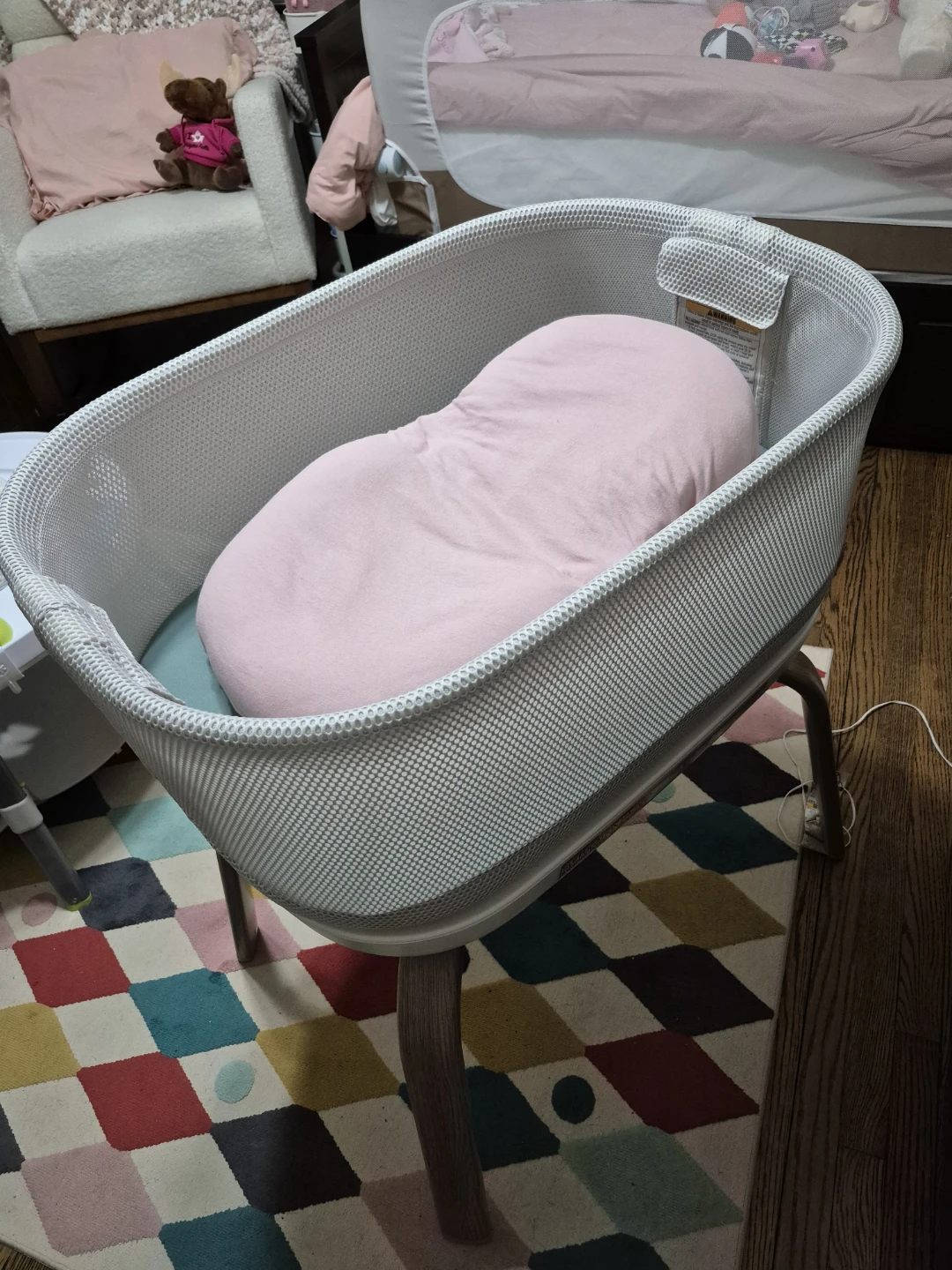 Graco SmartSense Bassinet – Auto Rocking – Great Condition - photo 4