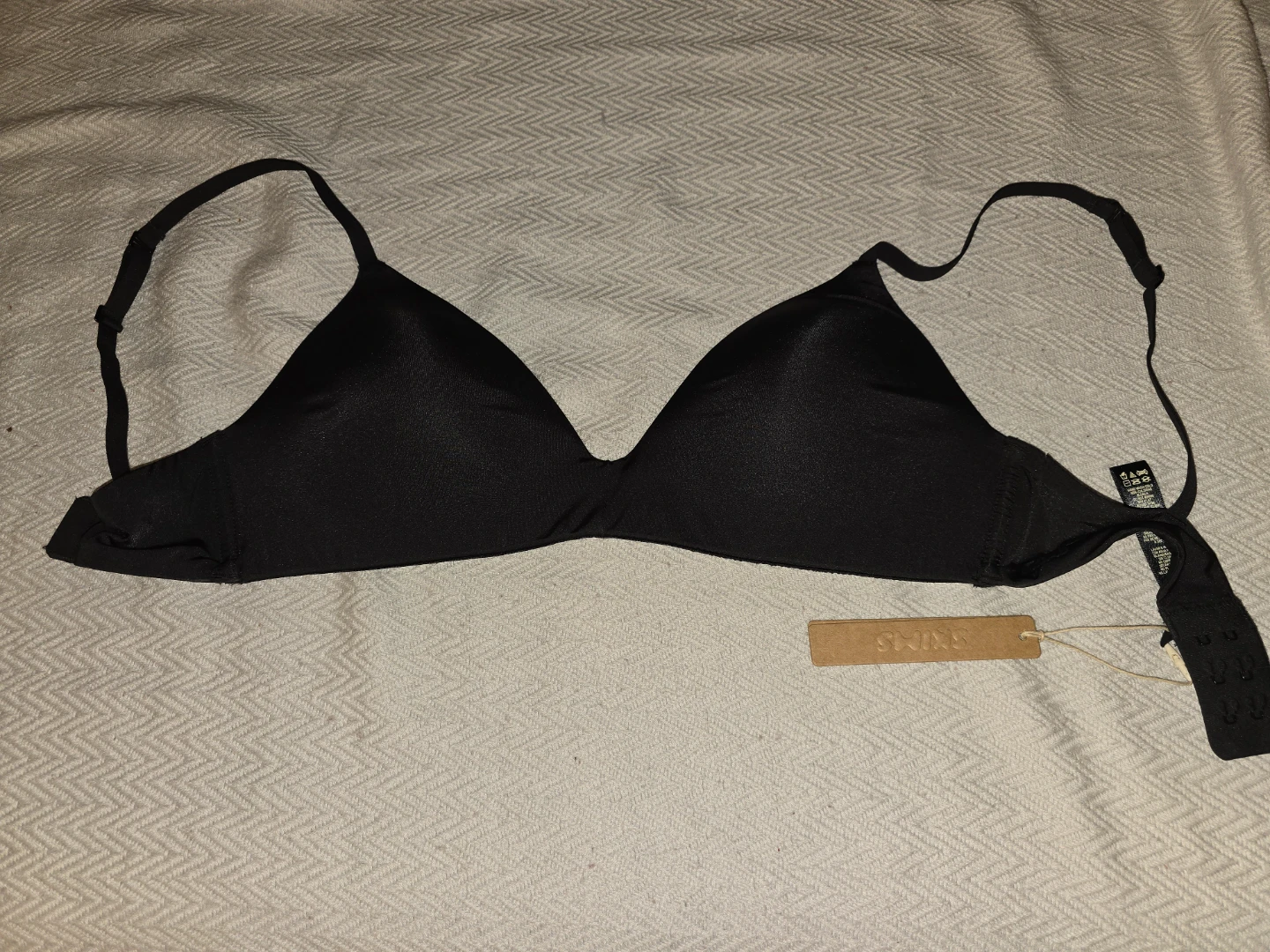 BRAND NEW SKIMS Wireless Form T-Shirt Bra Black Size 34C