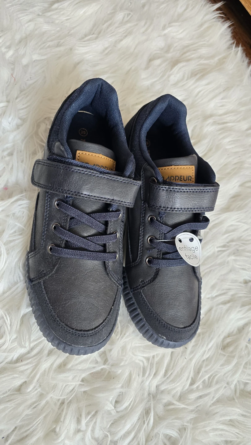 NEW Navy Shoes Youth - Size 6.5Y