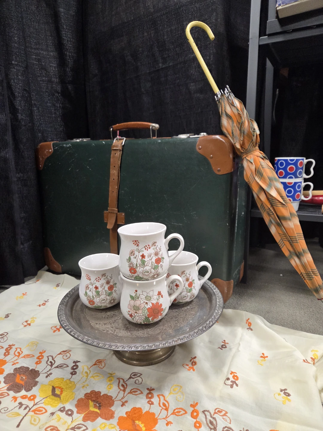 Vintage Green Suitcase with Brown Leather Accents - photo 5