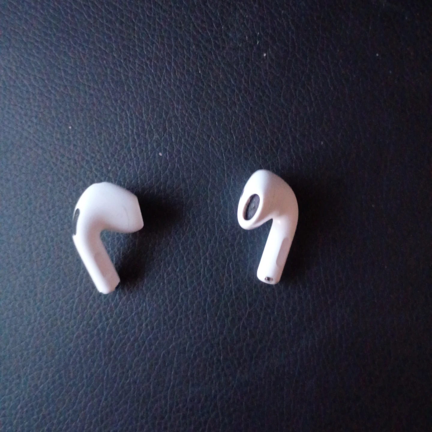 Apple AirPods NO ANC (Left & Right Earbuds) - photo 2