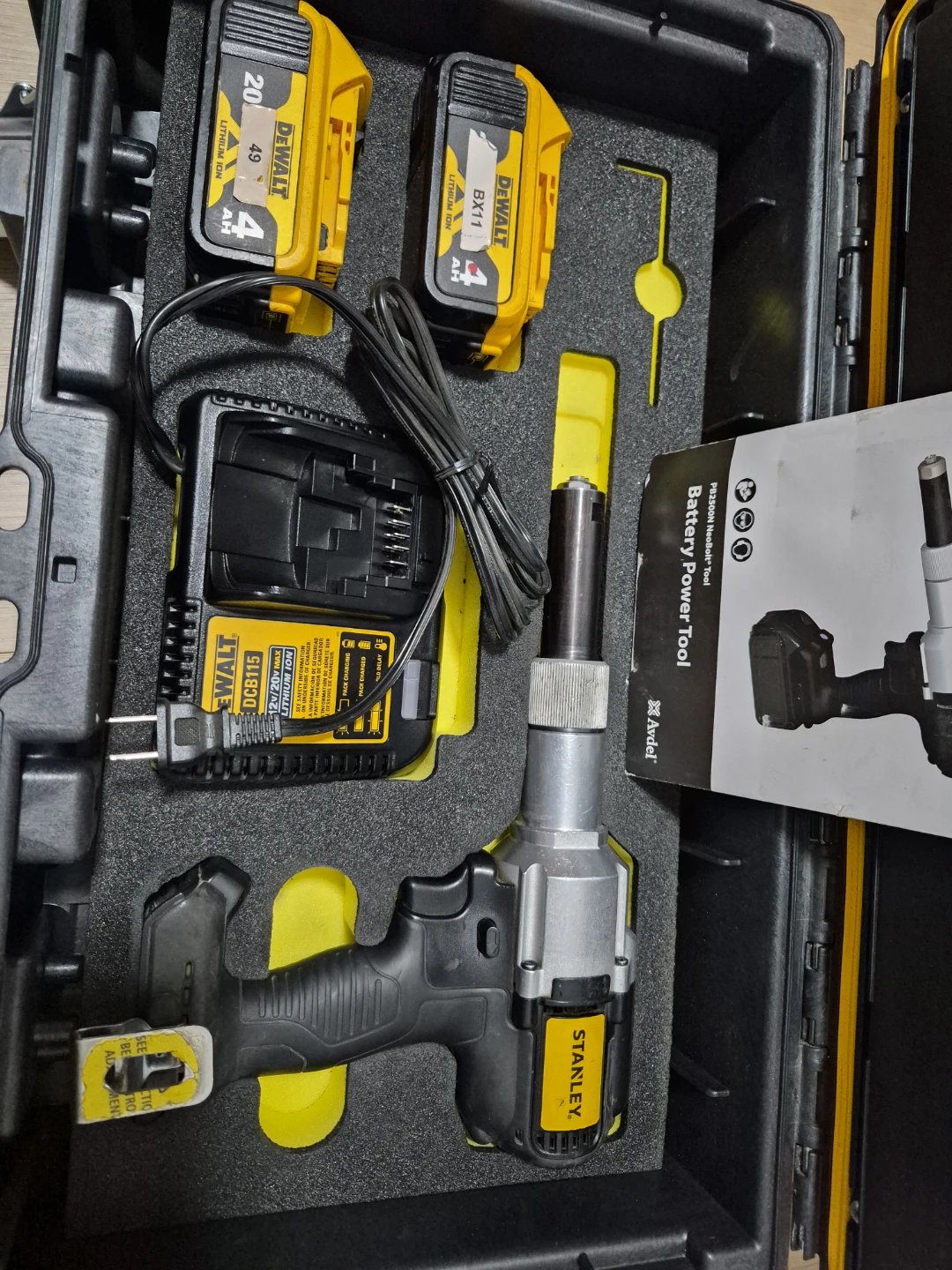 Stanley PB2500N Cordless Rivet Gun Kit with DeWalt Batteries - photo 2