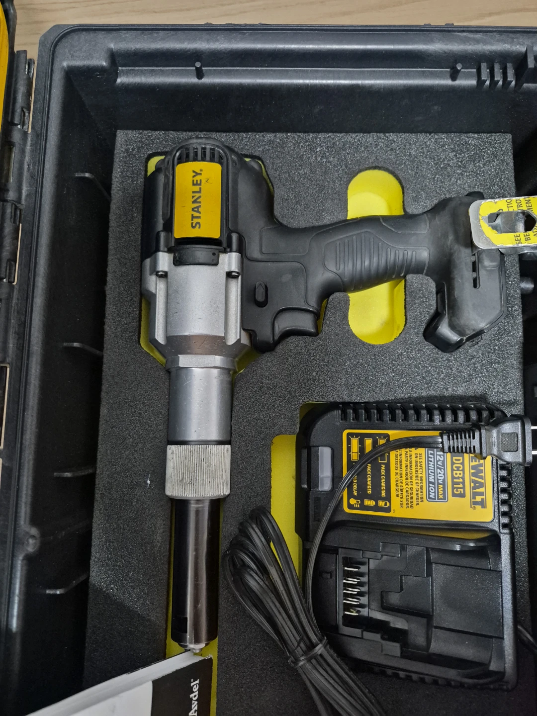 Stanley PB2500N Cordless Rivet Gun Kit with DeWalt Batteries - photo 5