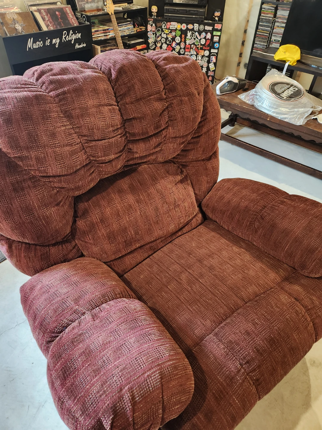 Wide Plush Recliner Chair - photo 4