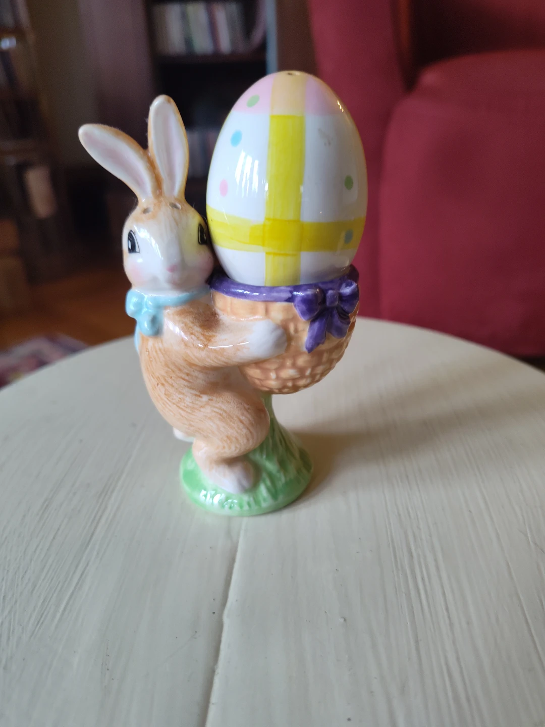 Cute ceramic Easter themed salt and pepper shakers - photo 2