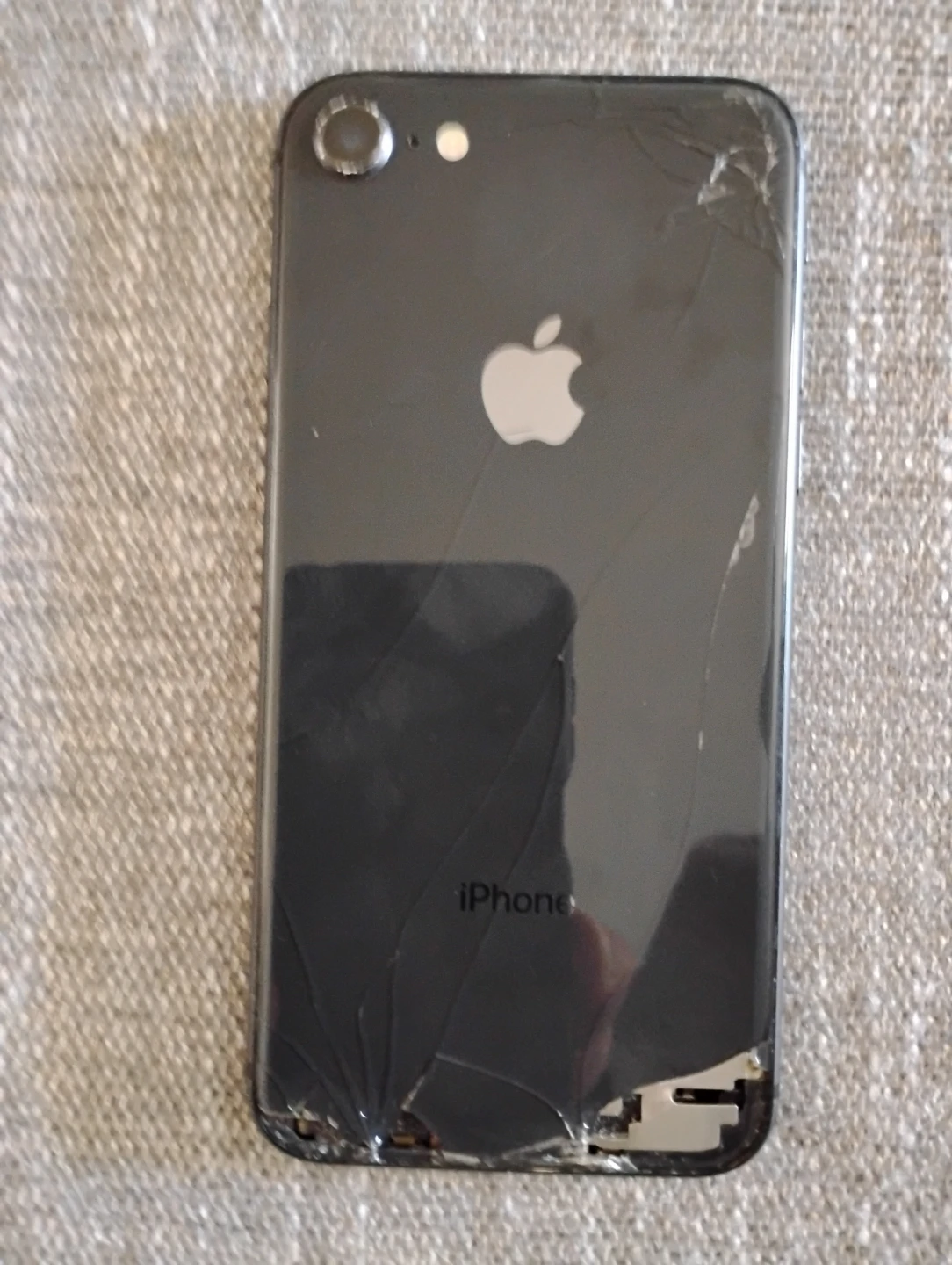 Apple iPhone 8 (Black) - Cracked Screen