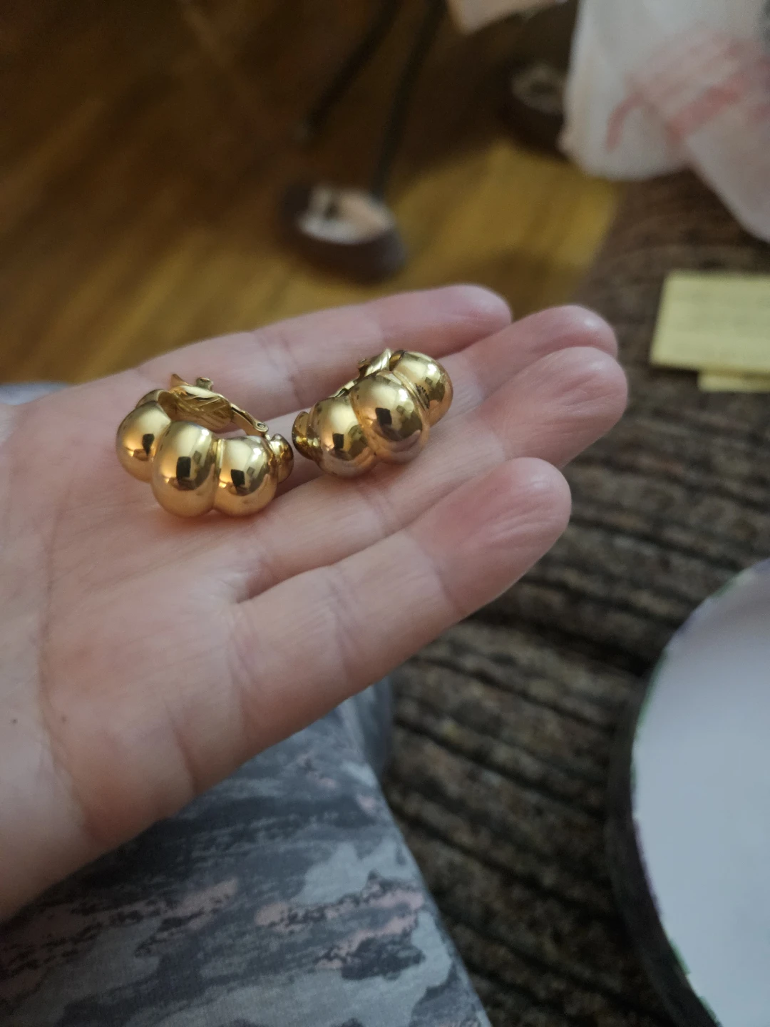 VTG-80 s Gold Tone Clip-On  Trifari Earrings