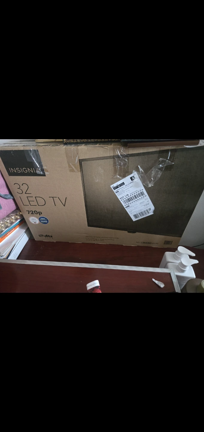 Insignia 32" LED TV 720p