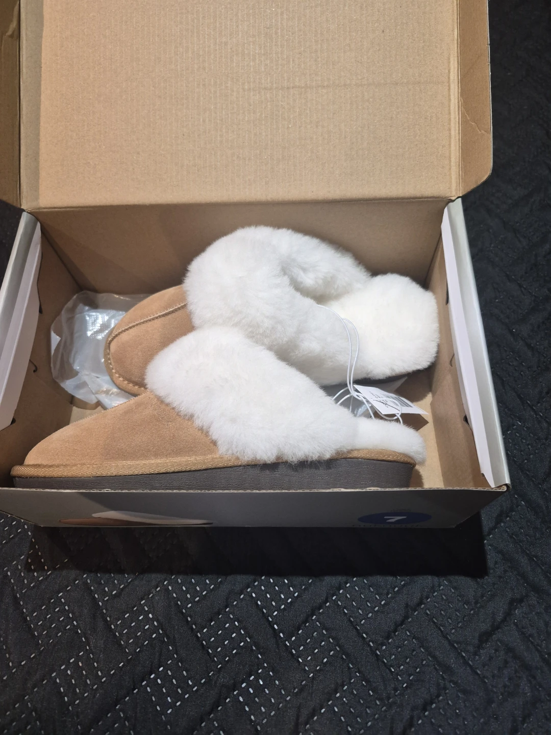 NEW, Nuknuuk Ladies Sheepskin Slippers - Tan - photo 2