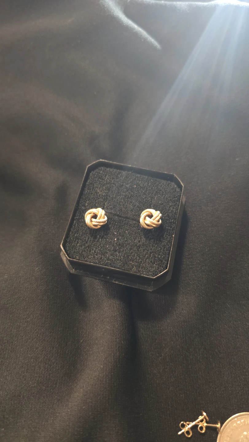 10k Gold Knot Stud Earrings