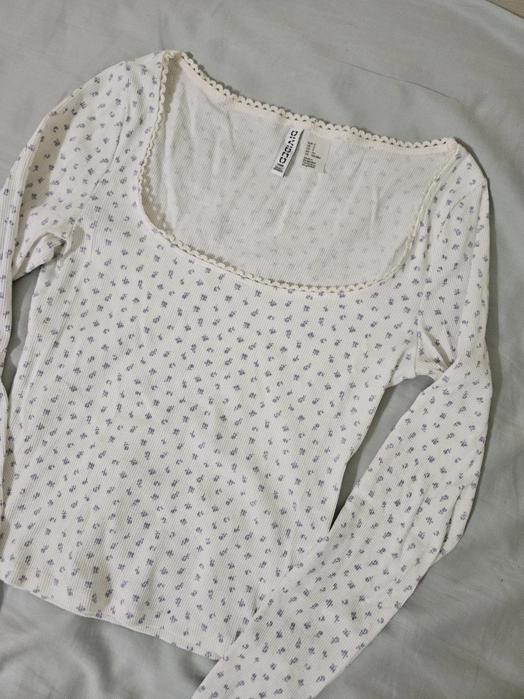 H&M Long Sleeve Floral Top - photo 2