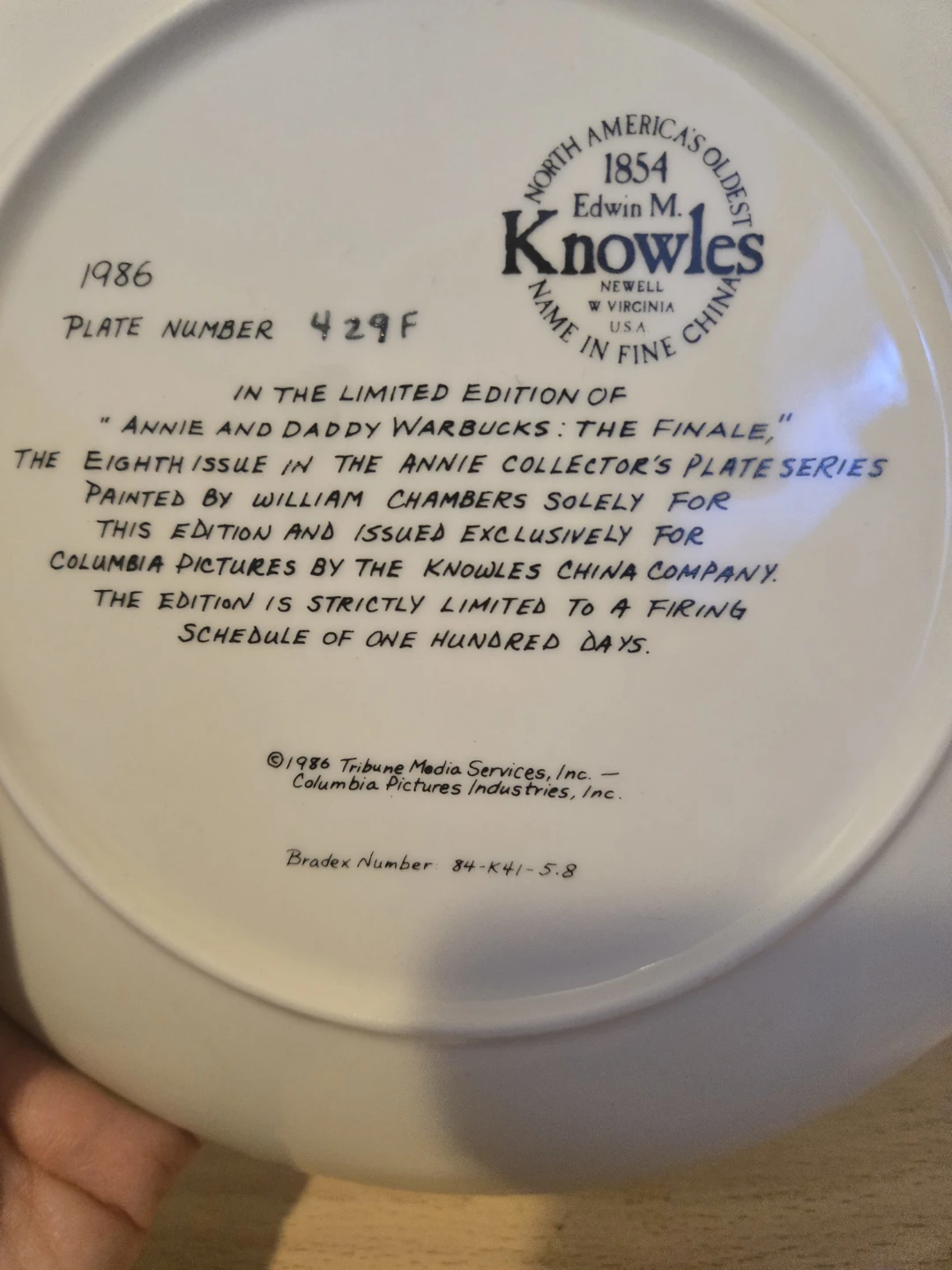 "Annie and Daddy Warbucks: The Finale" Collector Plate - photo 2