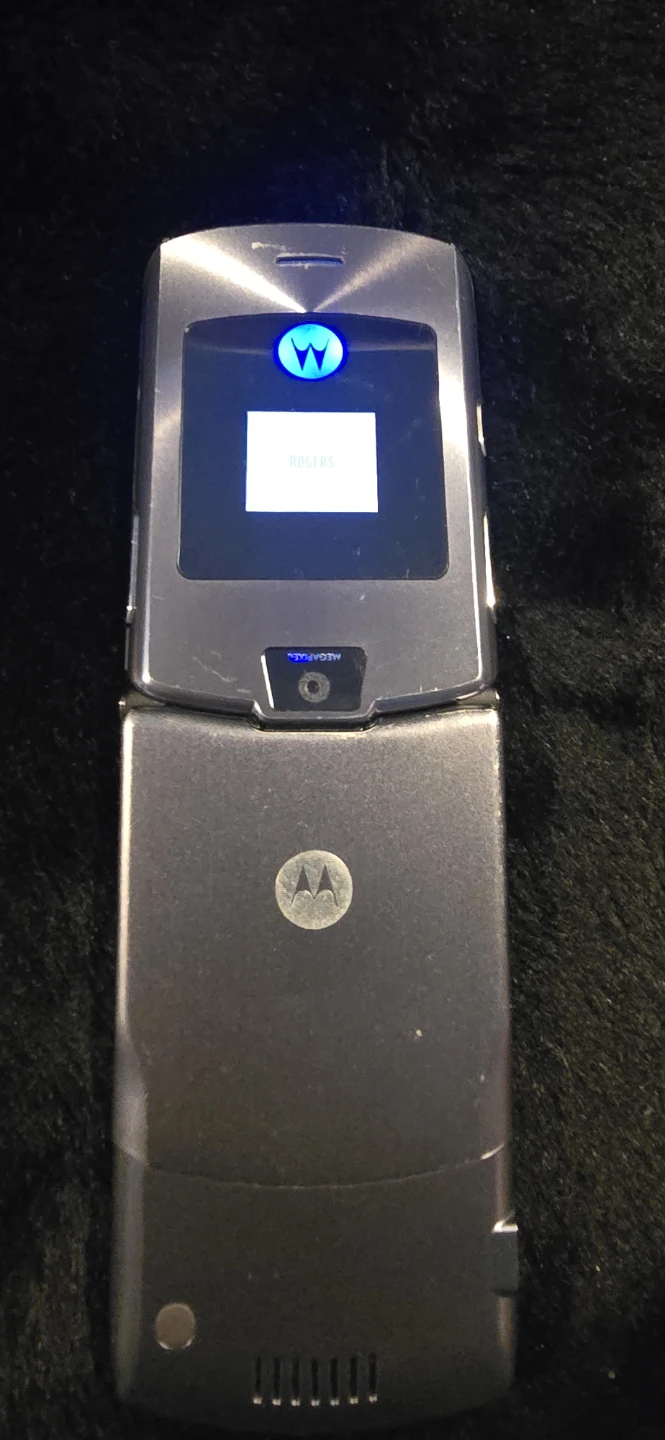 Motorola RAZR V3 Flip Phone - Grey - photo 4