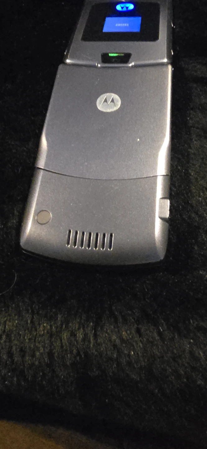 Motorola RAZR V3 Flip Phone - Grey - photo 5