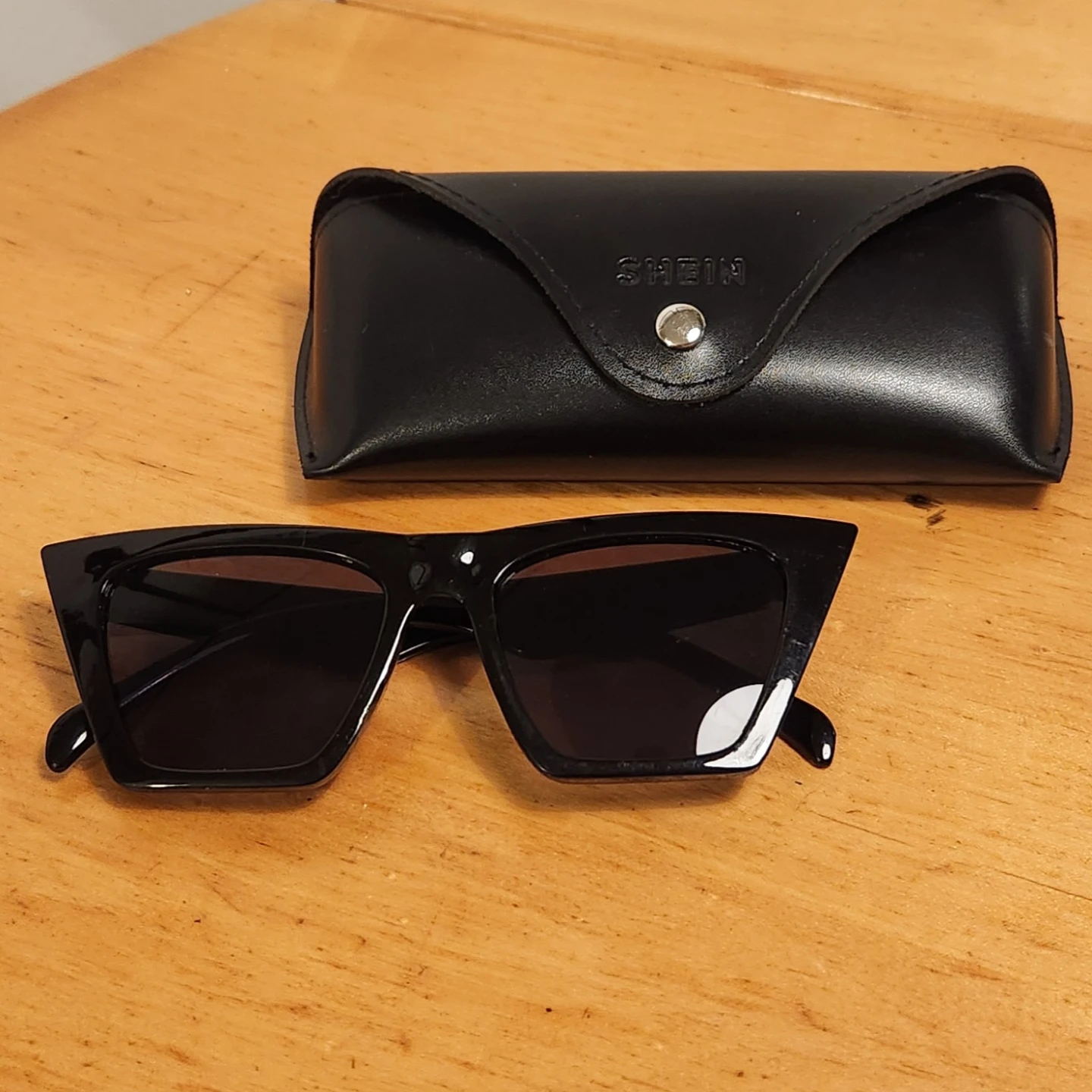 SHEIN Black Cat-Eye Sunglasses with Black Case