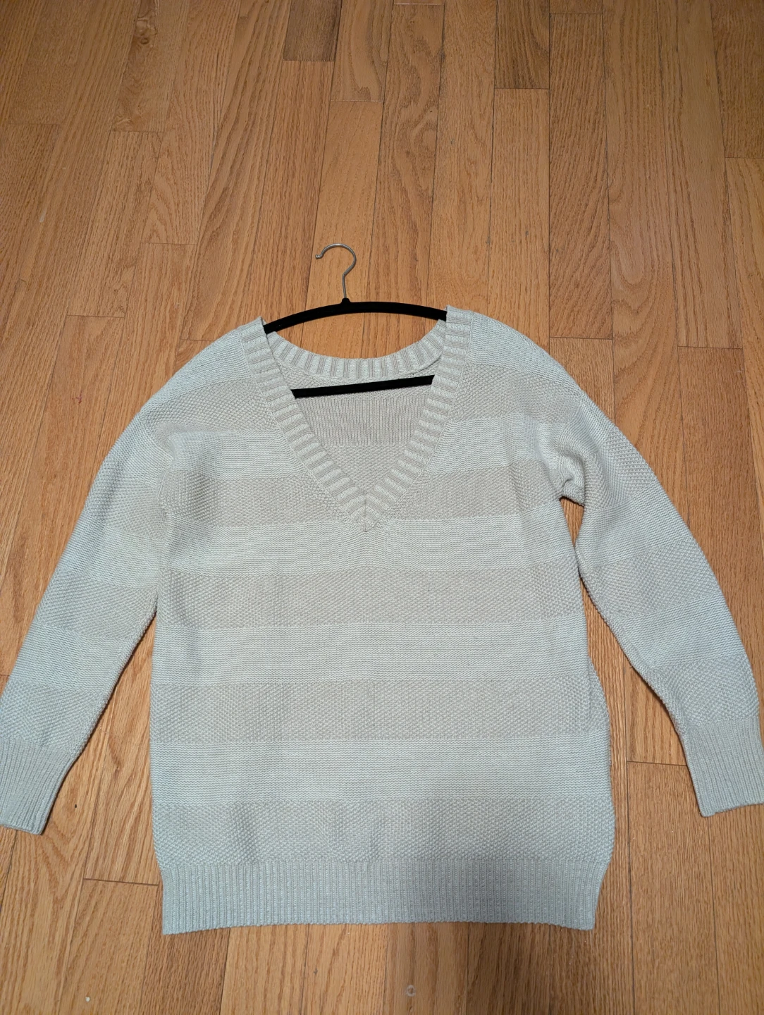 BCBGGeneration Women's  V-Neck Sweater - Size S 🧡