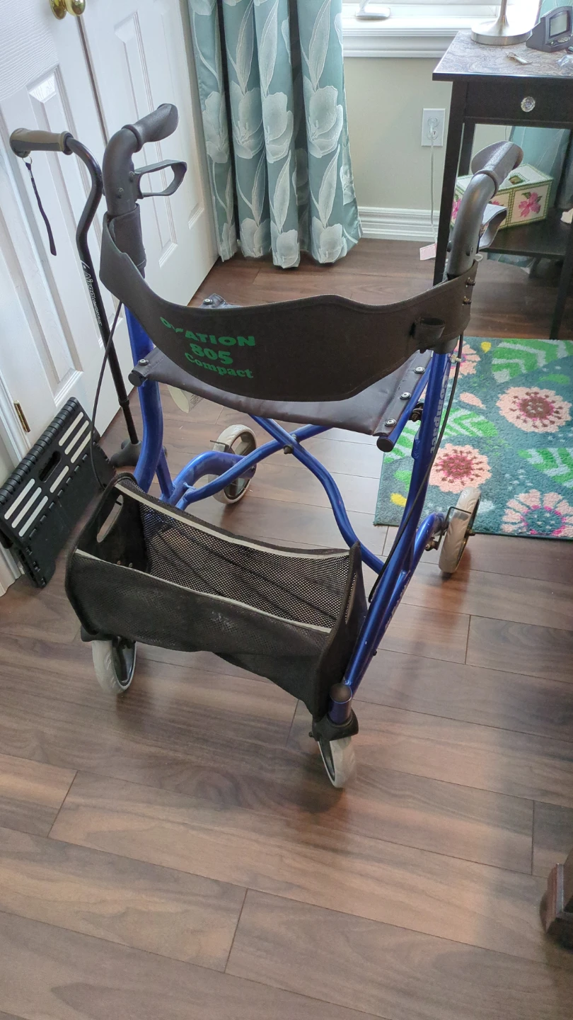 Ovation 805 Compact Walker