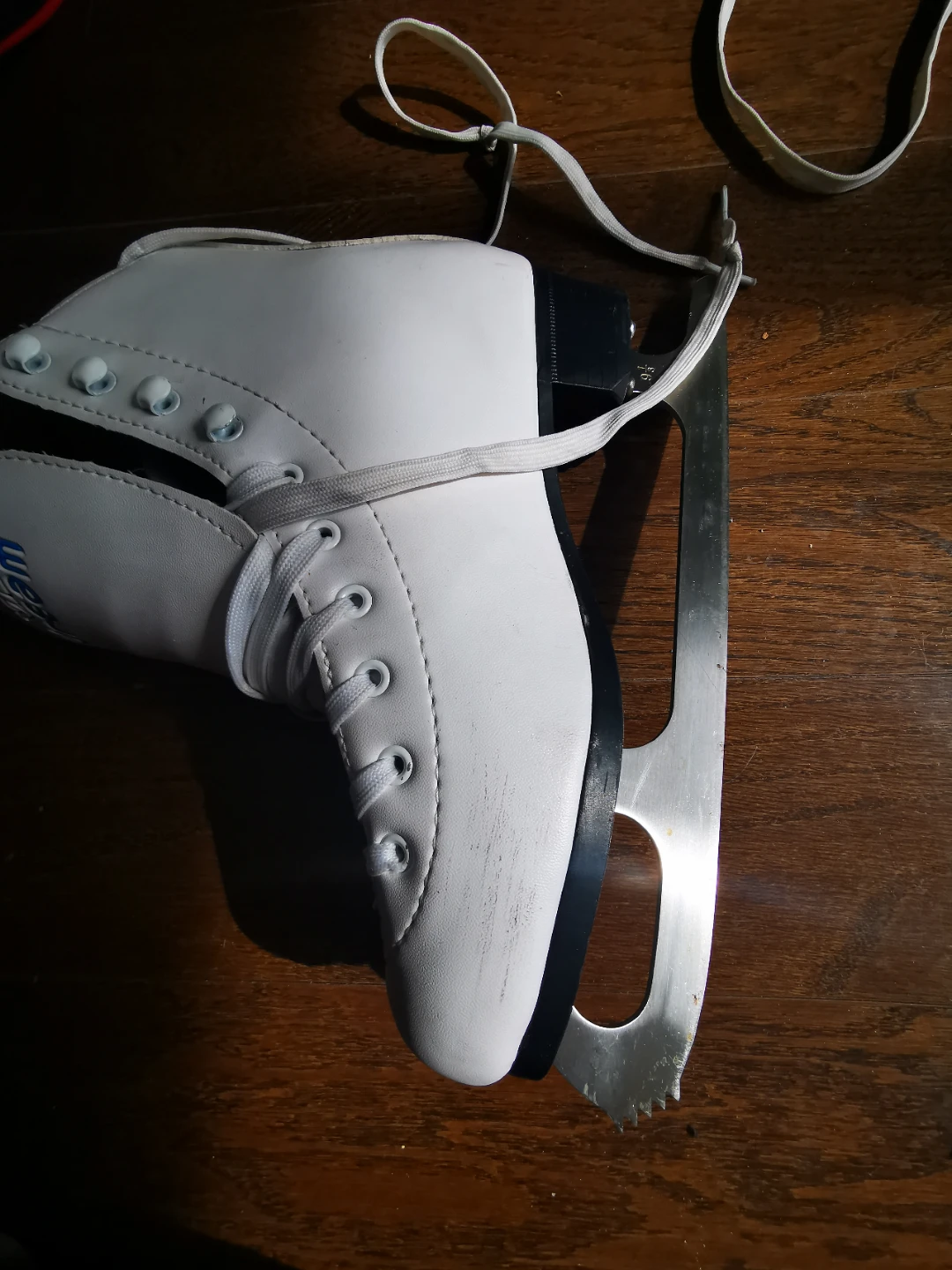 White Vic Hockey Figure Skates - US Size 6 - photo 3