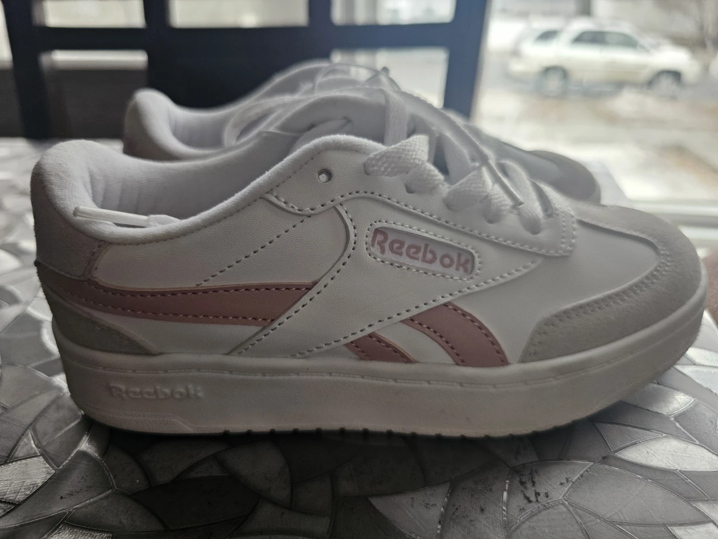 Reebok White & Pink kids Sneakers Size US 1K. - photo 2