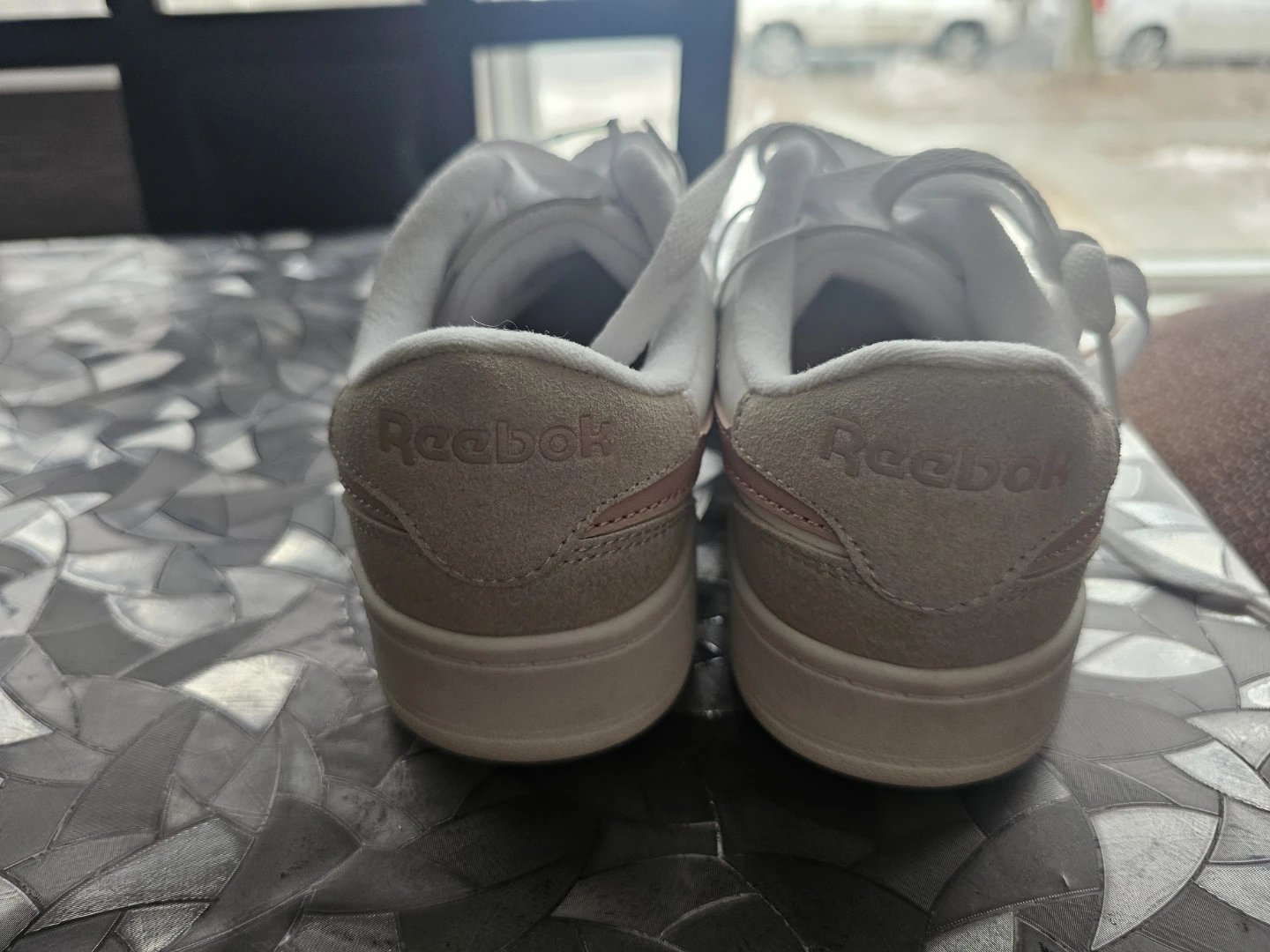 Reebok White & Pink kids Sneakers Size US 1K. - photo 3