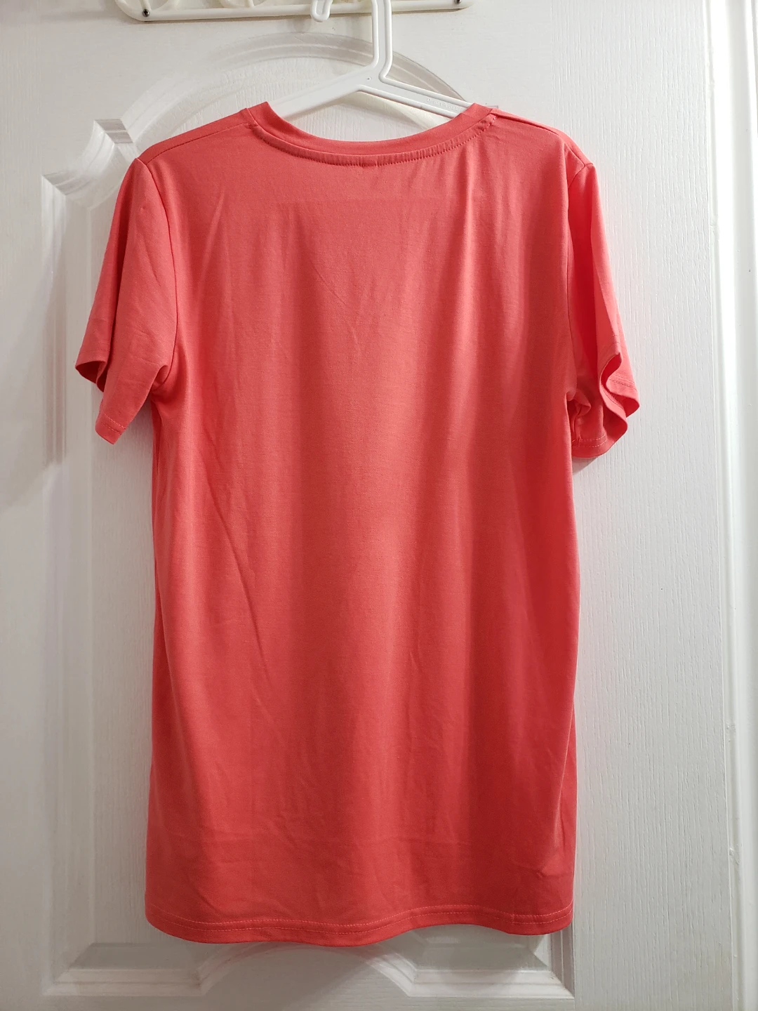 Brandnew Coral V-Neck T-Shirt.medium size - photo 2