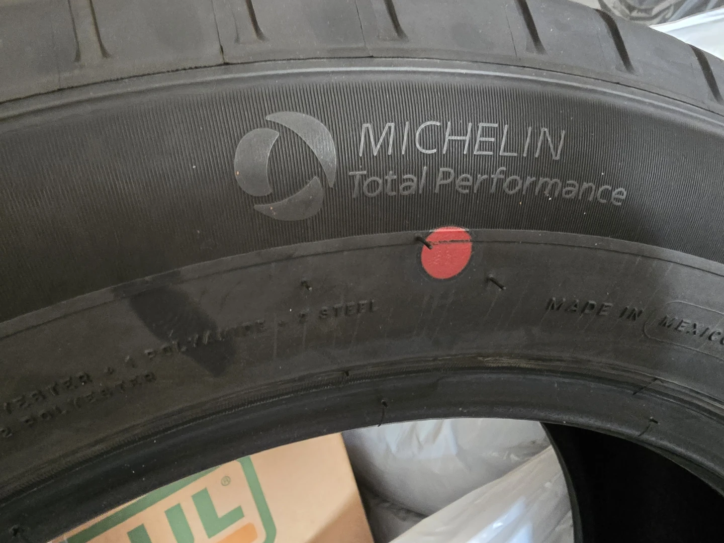 Michelin Primacy All Season Tire 215/60R17 - photo 4