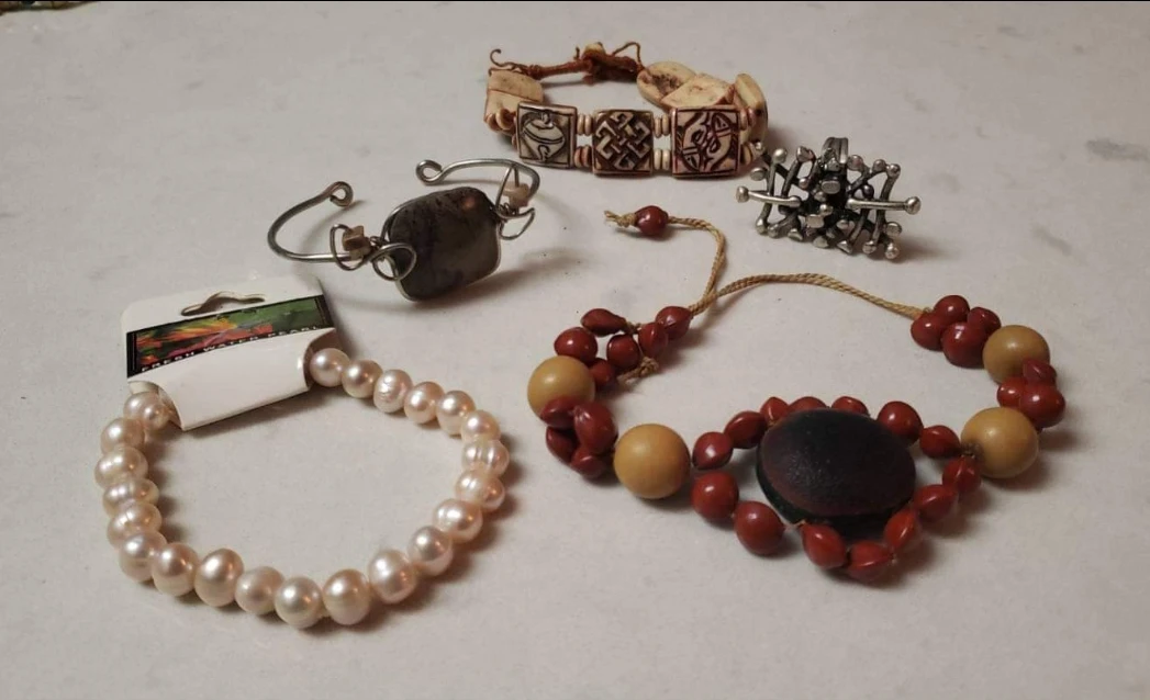 Assorted Jewellery Pieces - photo 3
