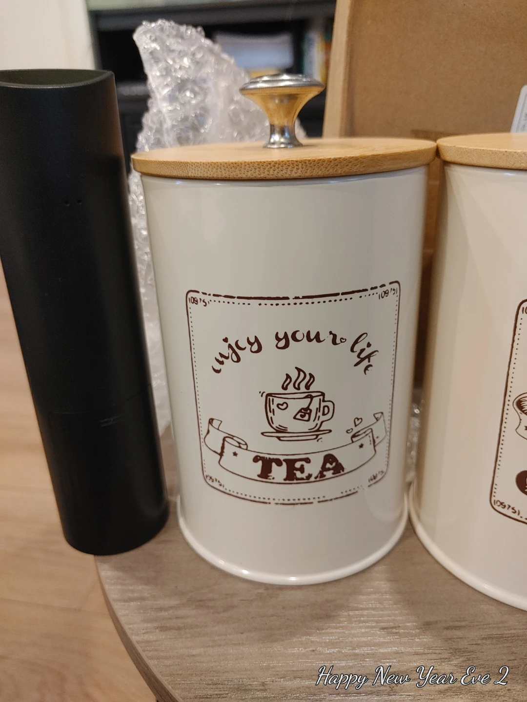 Set of 3 White Metal Kitchen Canisters with Bamboo Lids - photo 3