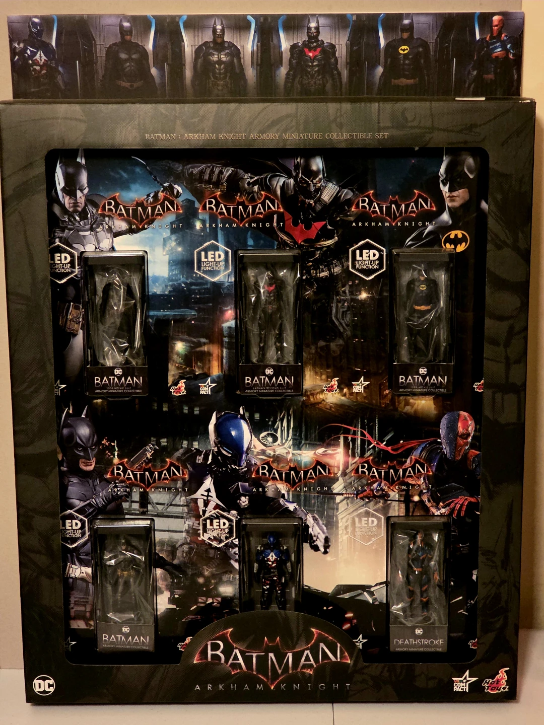 Hot Toys Batman Arkham Knight Armory Miniature Collectible Set