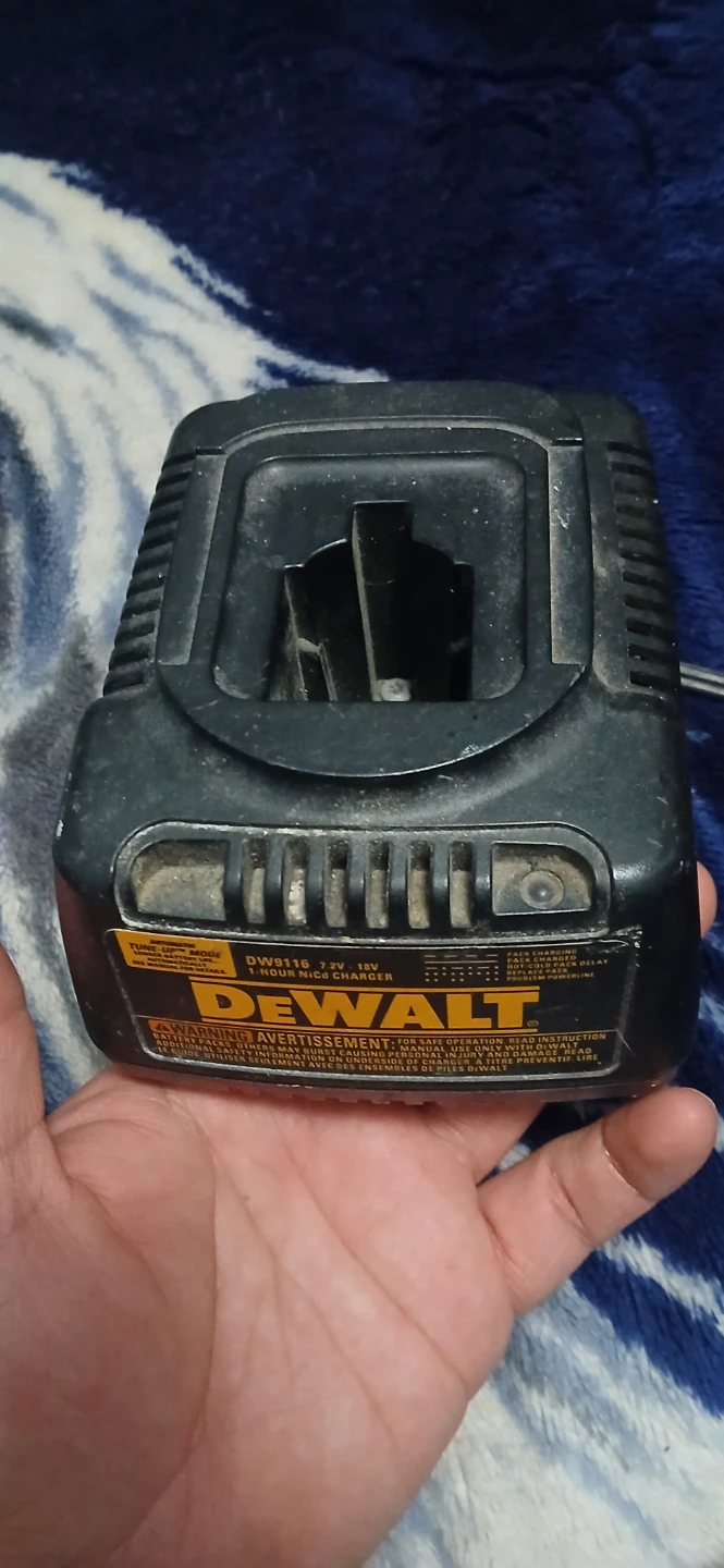 DEWALT DW9116 7.2V - 18V NiCd Charger
