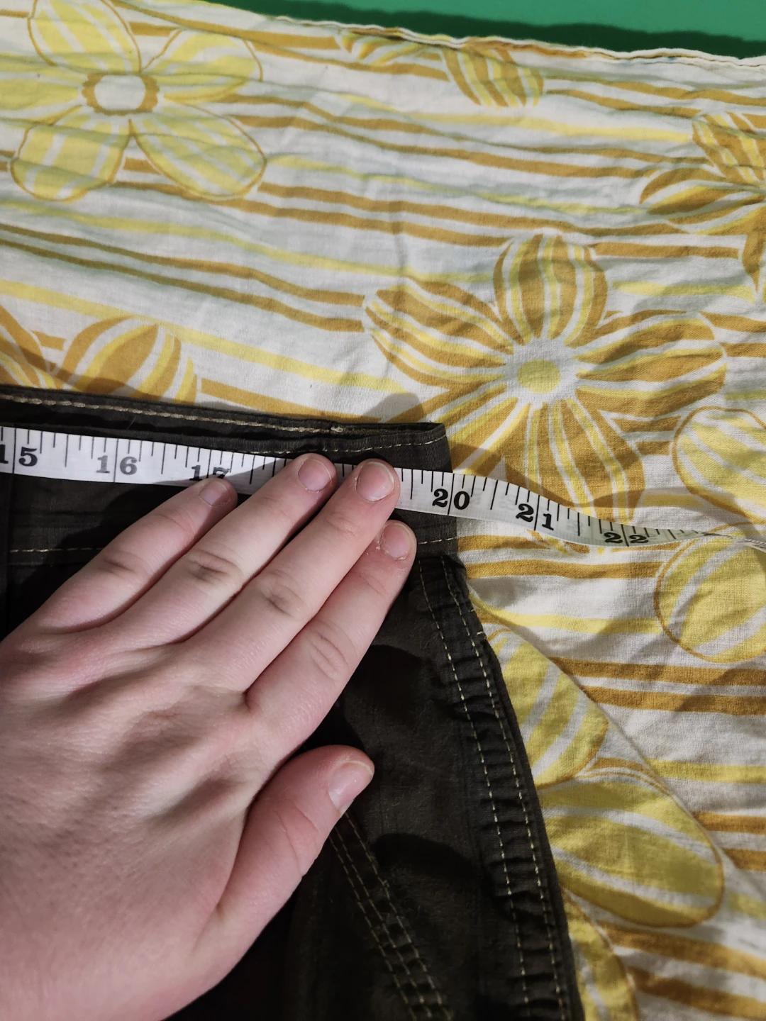 Dark green/brown JNCO cargo shorts - photo 5