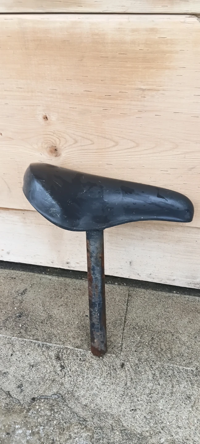 Bicycle Saddle and Handlebar with Basket - photo 2
