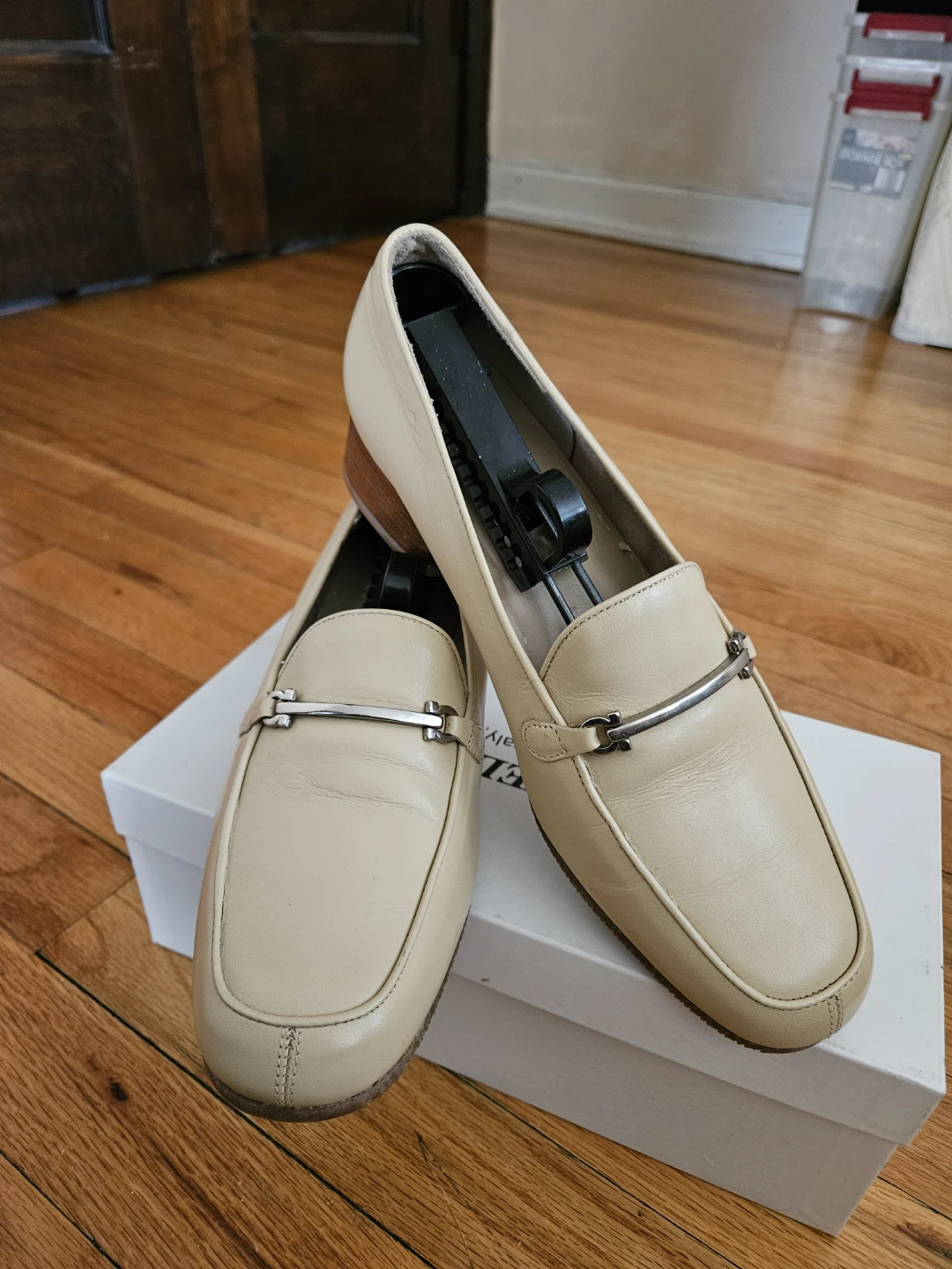 Evan-Picone Loafers - Size 9.5B - Cream Leather
