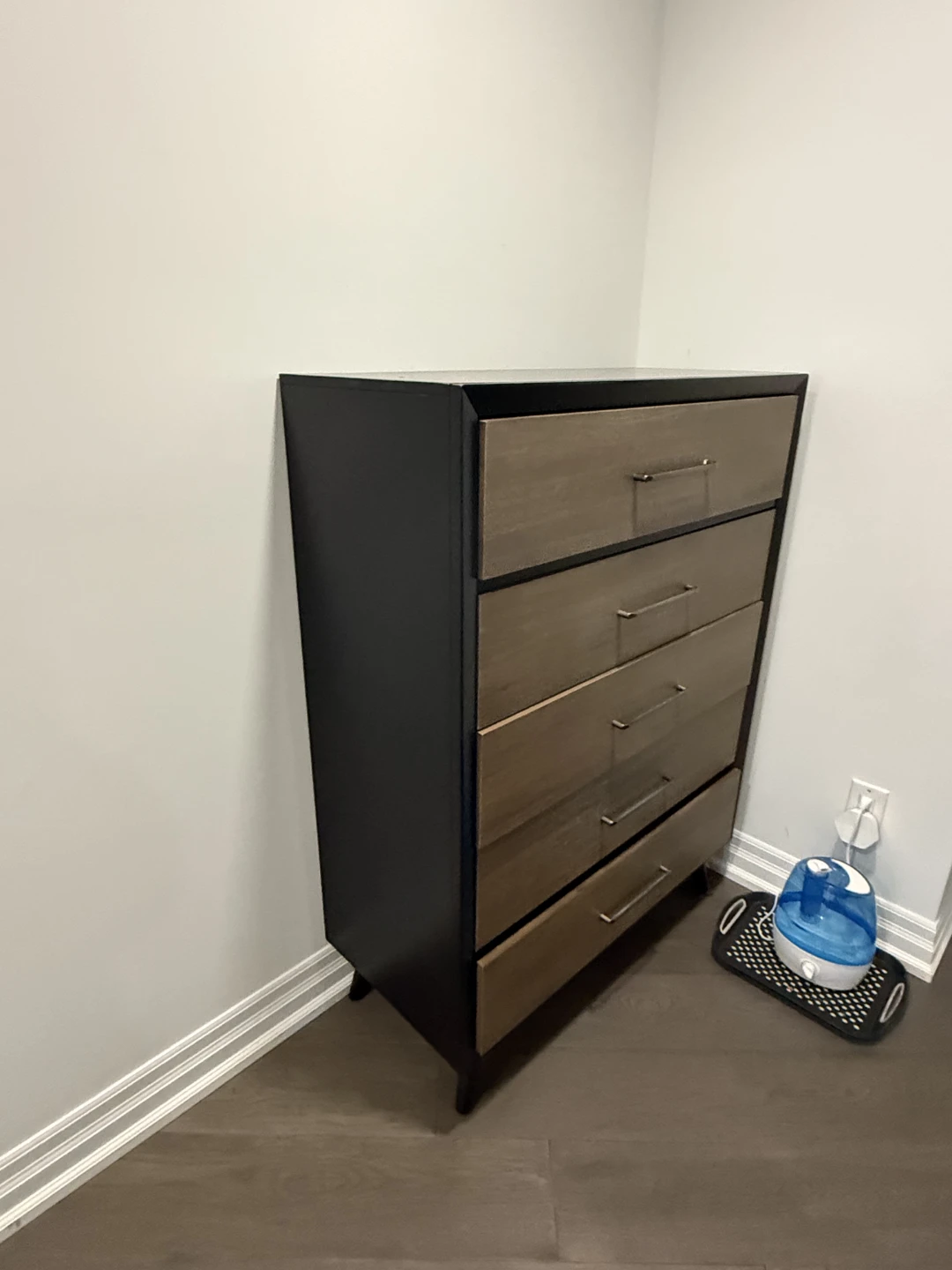 Modern 4-Drawer Dresser