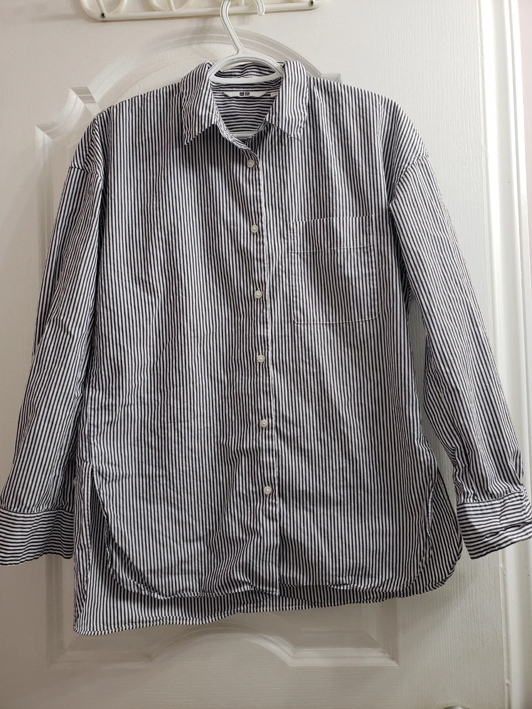 Uniqlo Striped Button-Up Shirt for men .Size Small