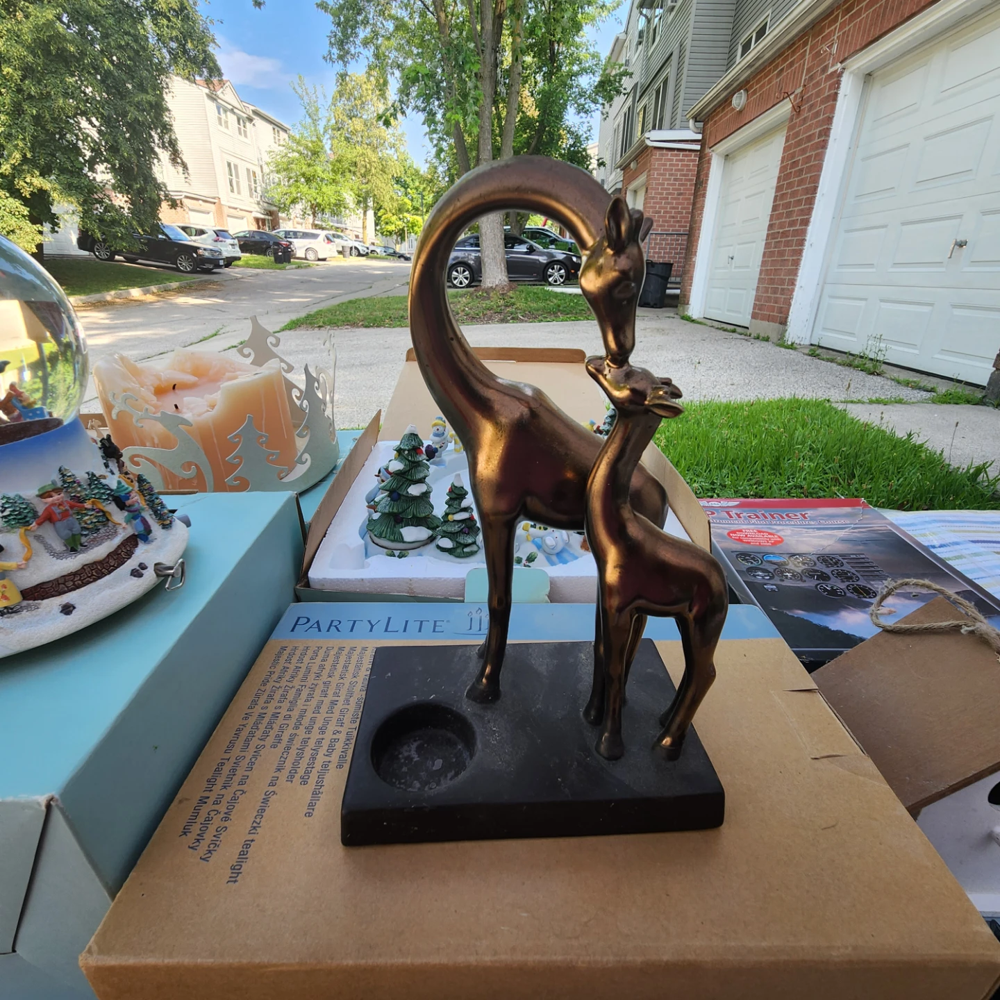 Bronze Giraffe Mother and Calf Figurine - photo 2