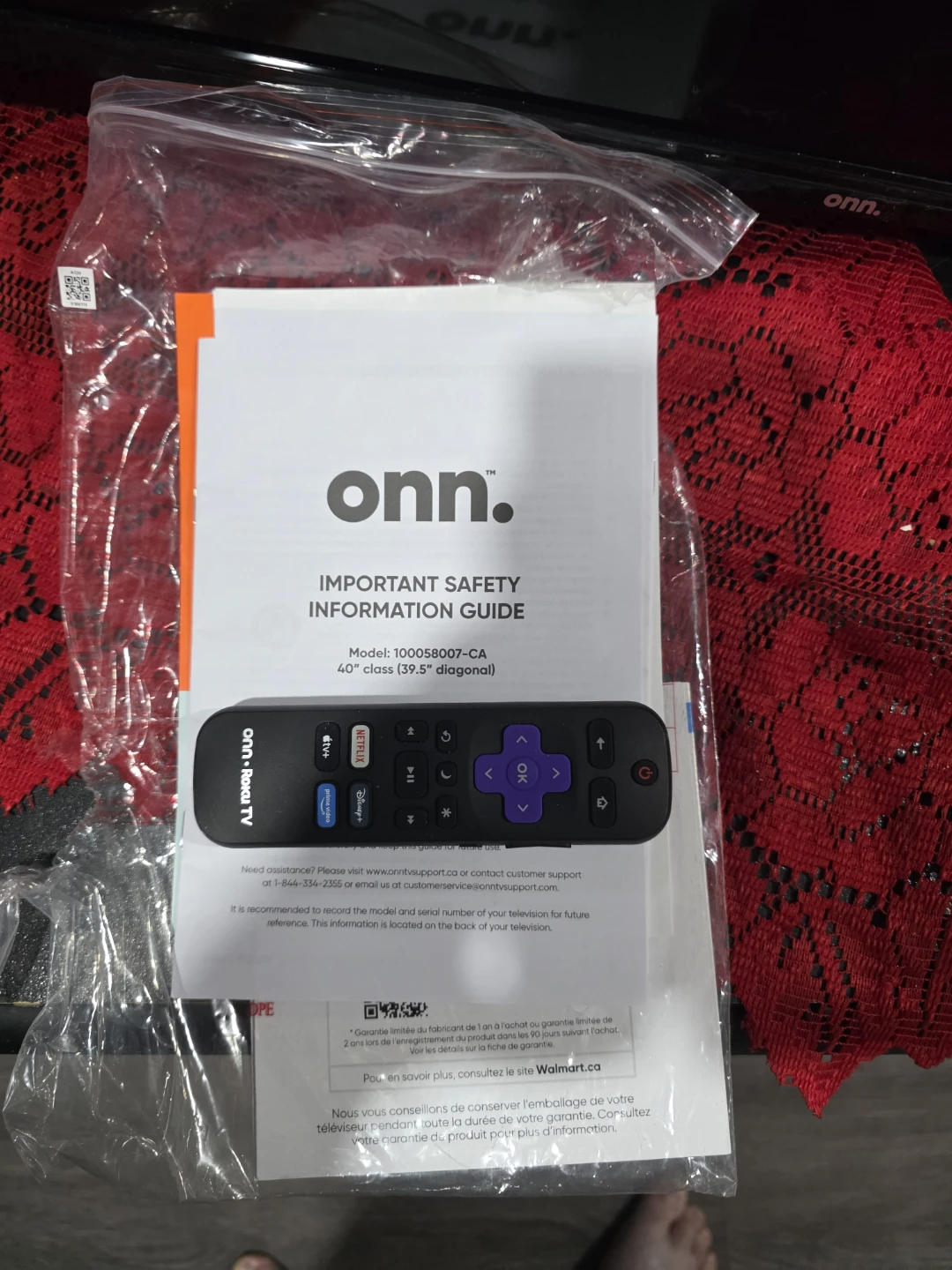 Onn. 40" Class HD LED Roku TV - photo 2