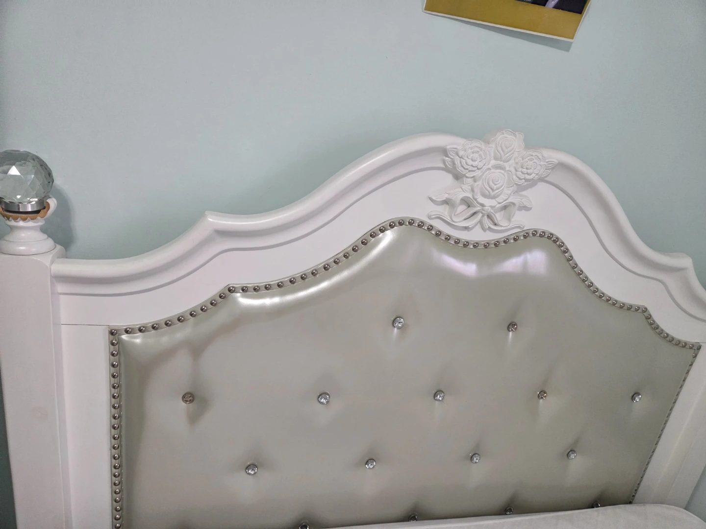 White Full Bed Frame with Tufted Headboard and Rose Accents+box - photo 3