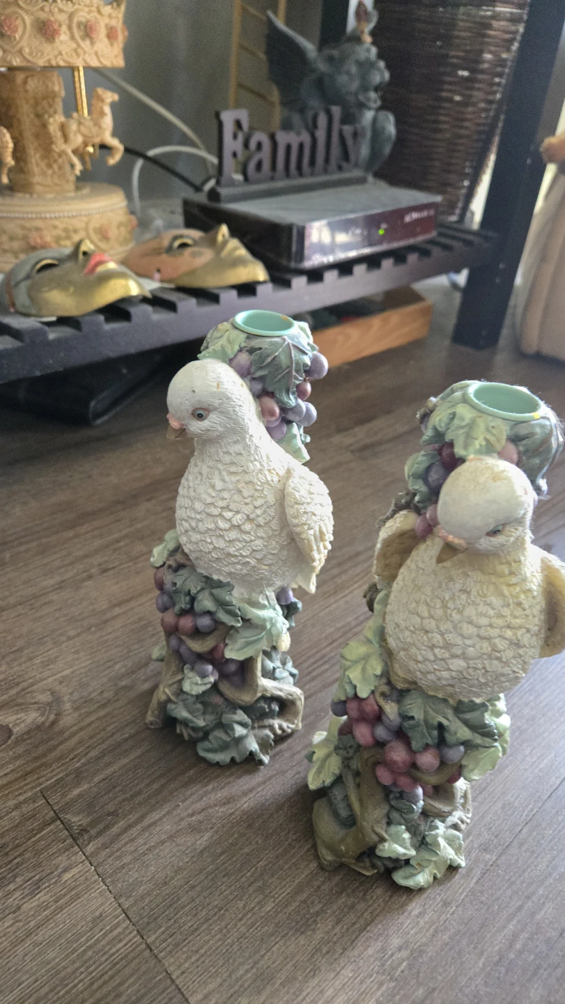 Set of 2 Decorative Bird Figurines with Grapes