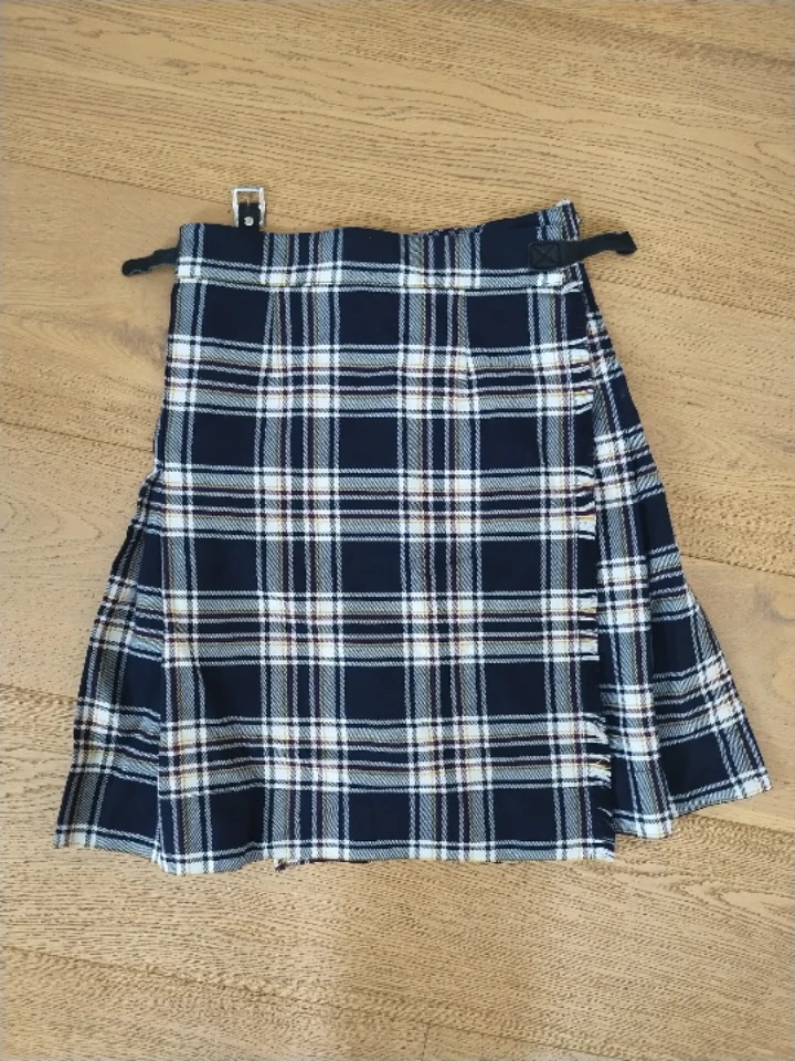 Two (2) École Sainte Marie Tartan Kilt Skirt uniform size 10 - photo 2