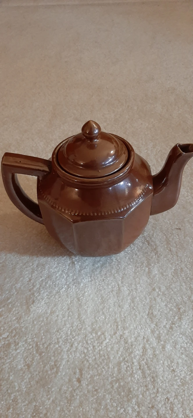 Brown octagon shaped teapot-Japan