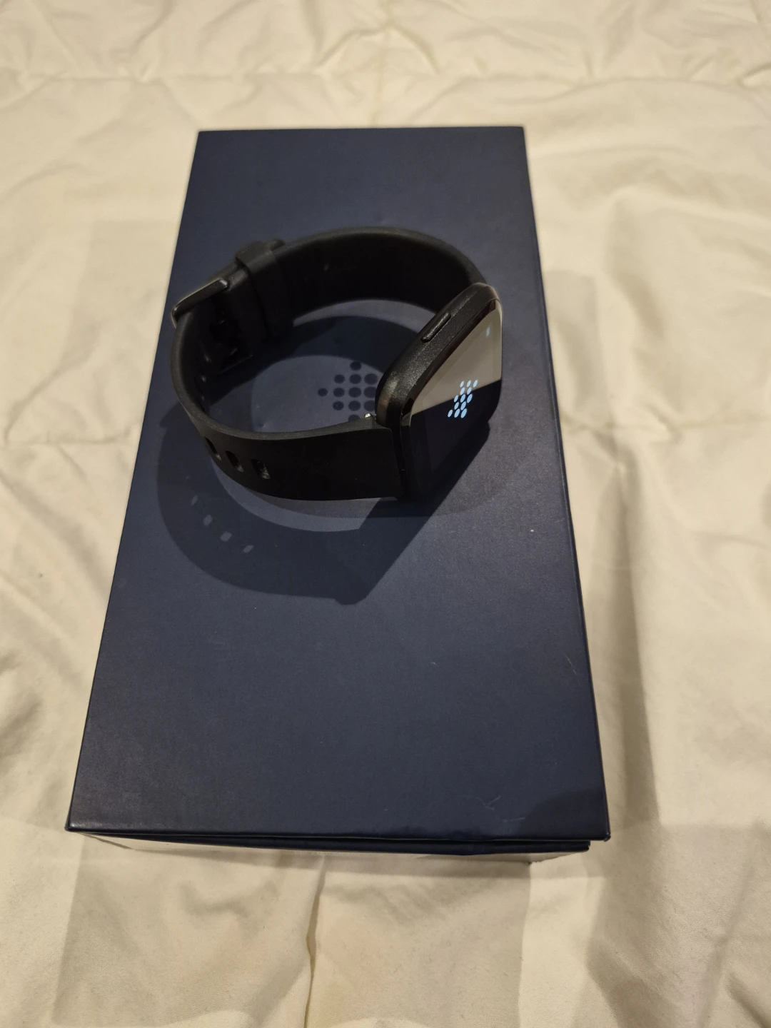 Fitbit Versa 1 Smartwatch (Original box + charger)