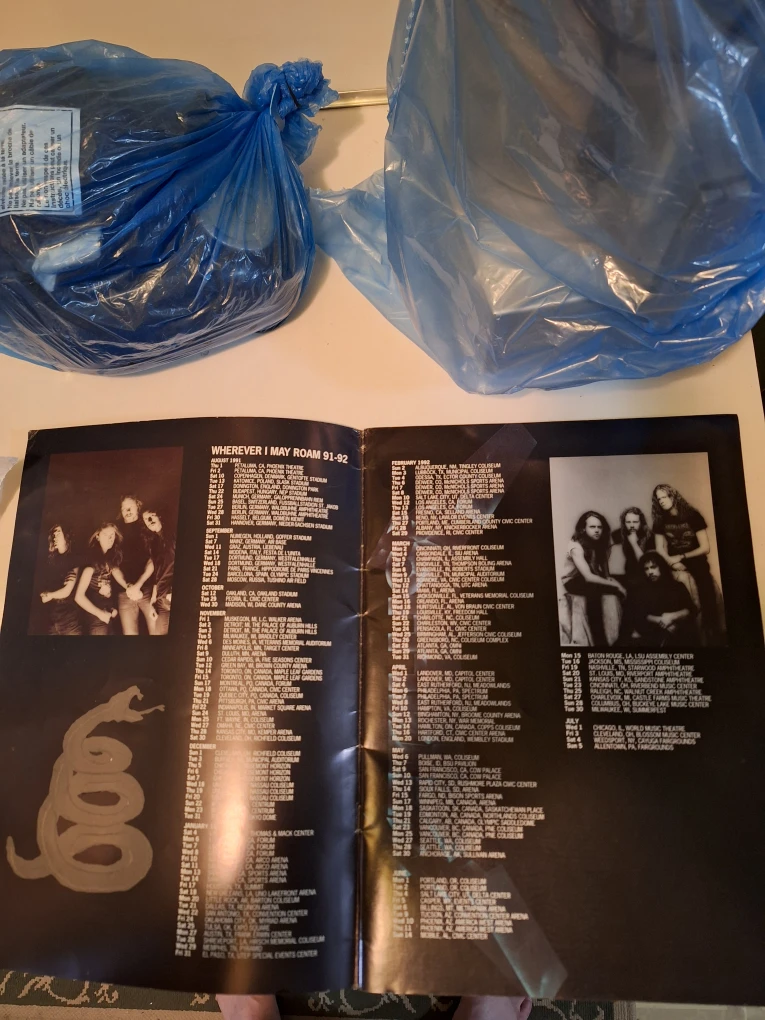 Metallica Black Album concert book - photo 2