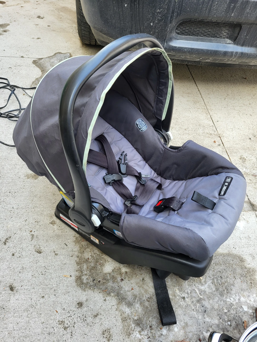 Graco SnugRide Infant Car Seat only used 6 months