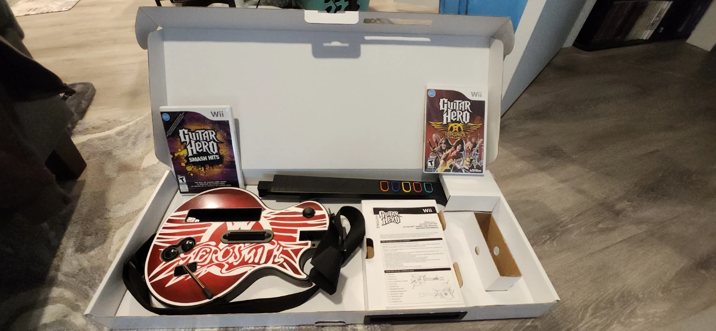 Guitar Hero (Aerosmith)Guitar & two games for Wii