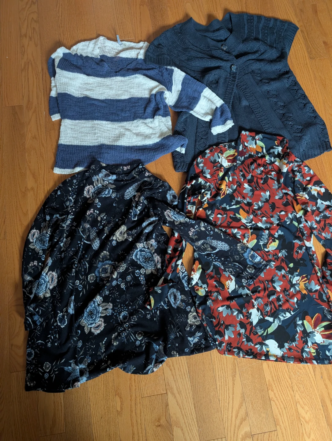 Assorted Women's Clothes Bundle Size L, 20 items one price - photo 4