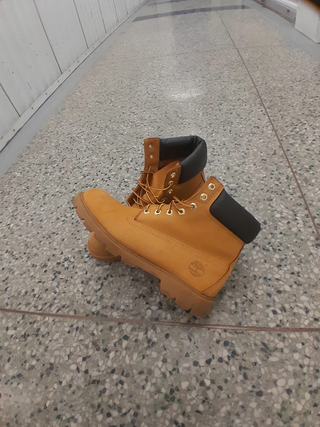 Timberland Classic Boots - Wheat Nubuck Size 9 - photo 4