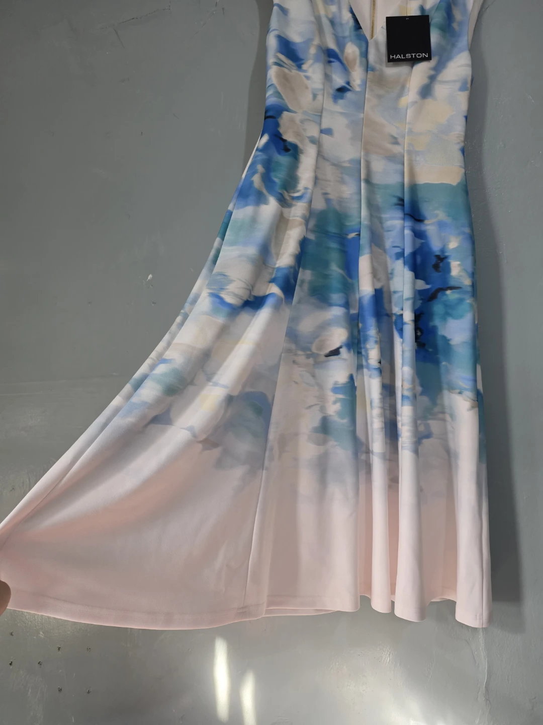 Halston V-Neck Cap-Sleeve Midi Dress Size 6 - photo 3