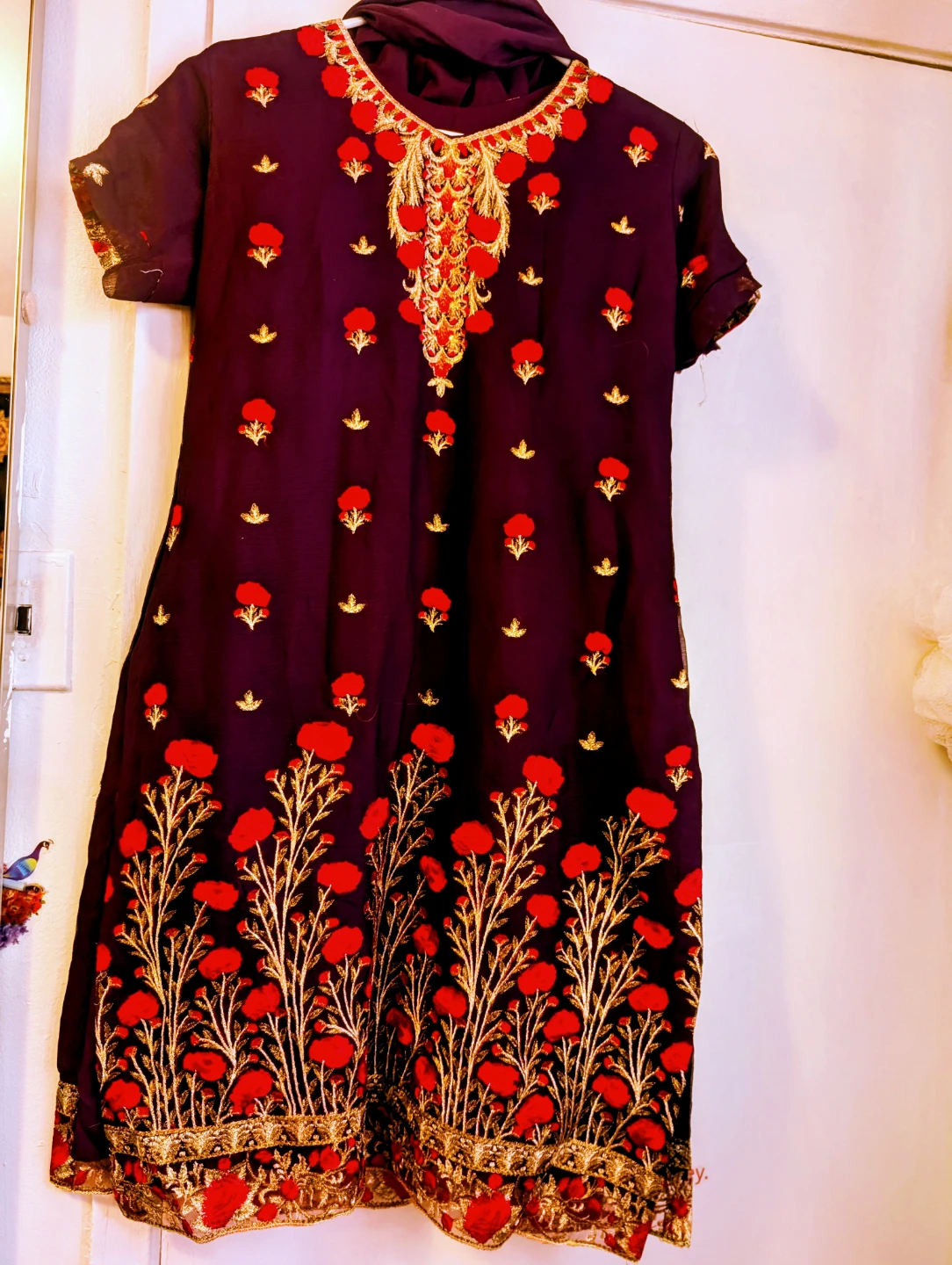 Women's Embroidered Kurti Set.