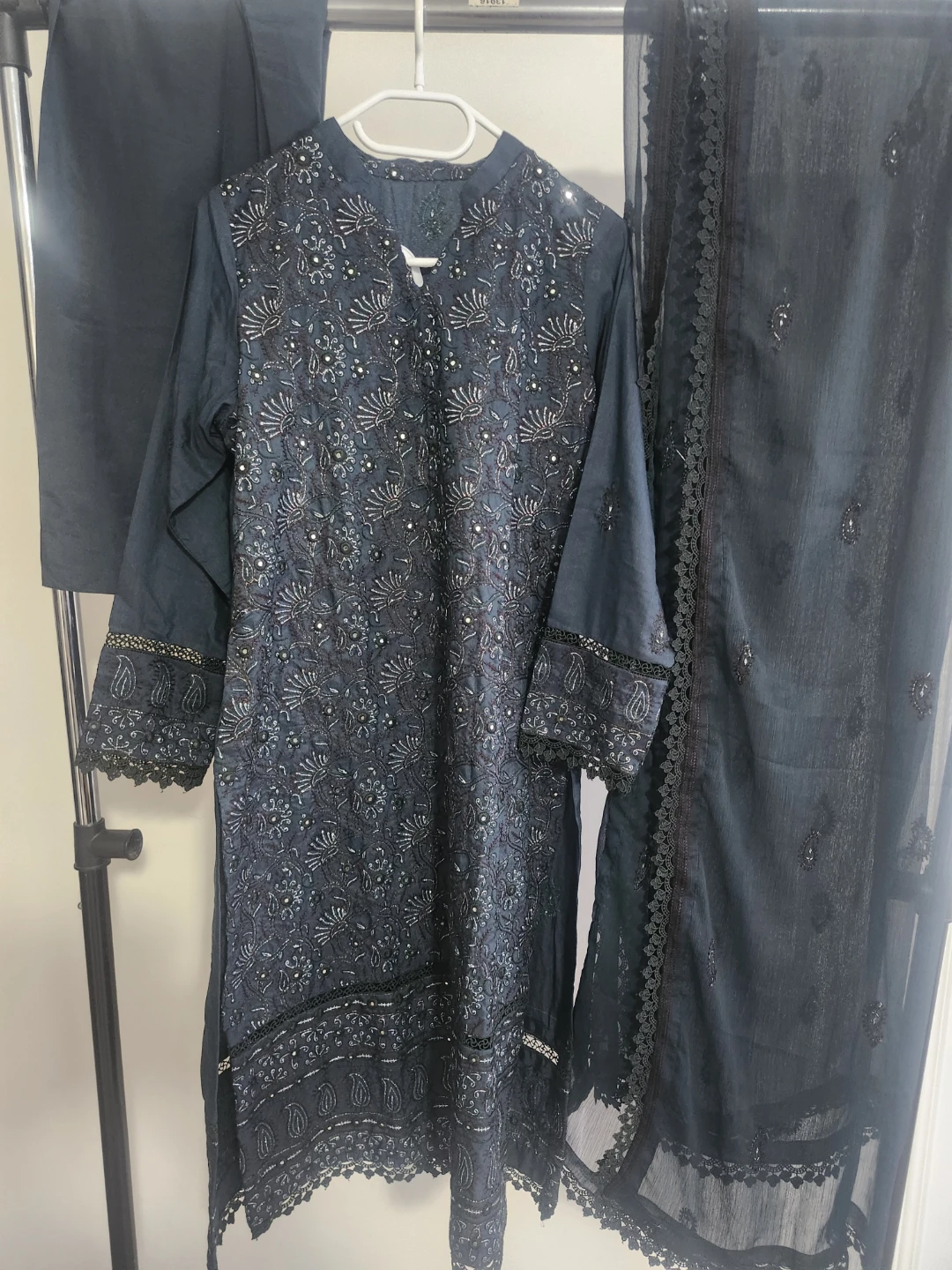 Embroidered Kurti with Dupatta - photo 4